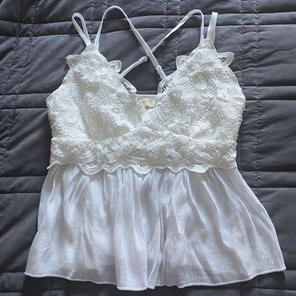 Elegant White Lace Women’s Top